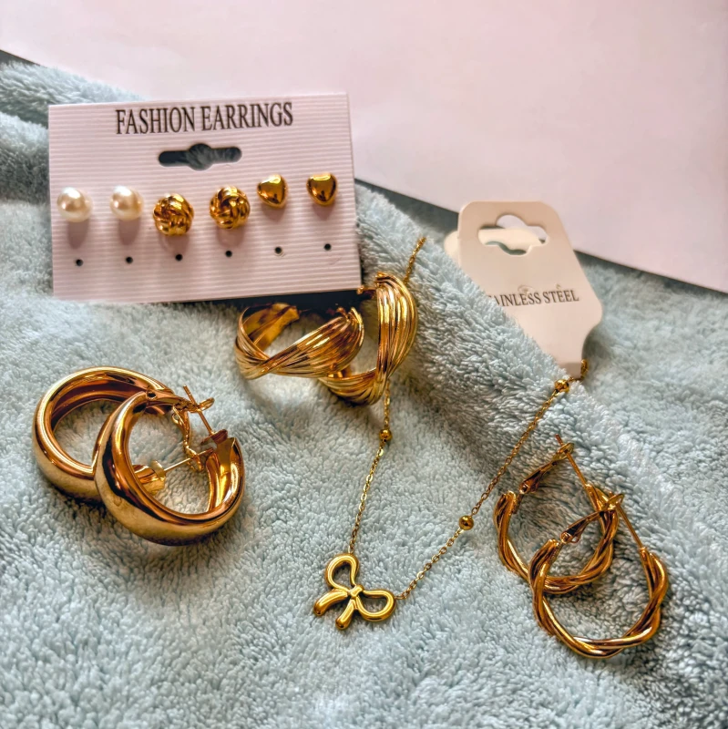 CharmCraft Combo – Golden Ribbon Necklace & Modern Earring Set